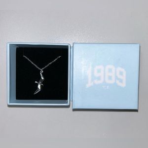 1989 seagull necklace Taylor Swift